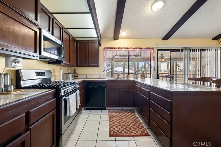 44668 13th Street E, Lancaster, California 93535