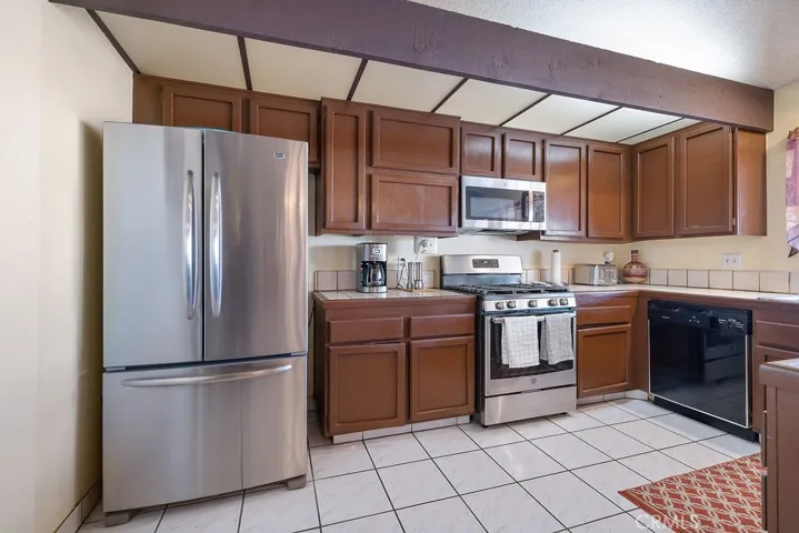 44668 13th Street E, Lancaster, California 93535