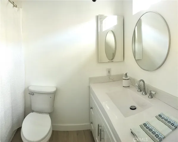 150 E Lakeshore Drive 22, Lake Elsinore, California 92530