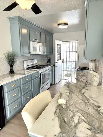 150 E Lakeshore Drive 22, Lake Elsinore, California 92530