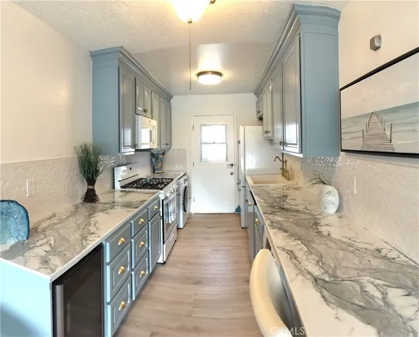 150 E Lakeshore Drive 22, Lake Elsinore, California 92530