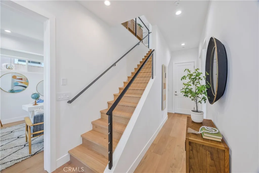 2420 Ives Lane A, Redondo Beach, California 90278 home-pic-23