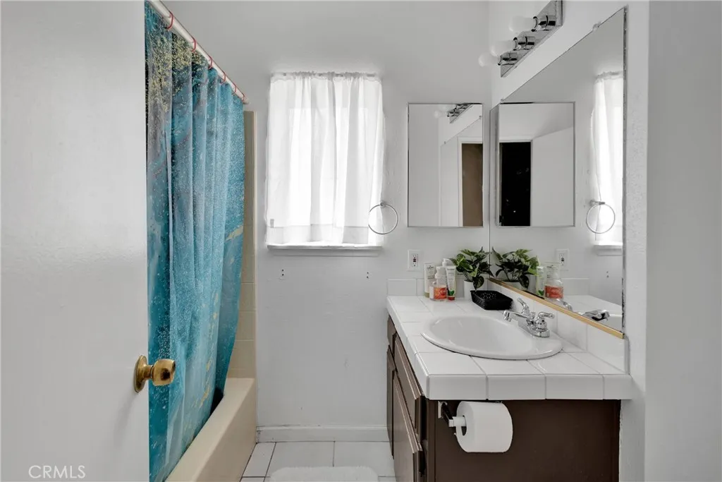 8960 Buckthorn Avenue, Hesperia, California 92345 home-pic-17