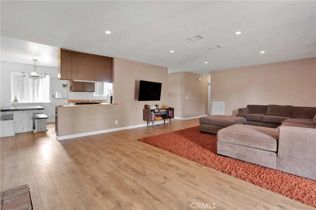 8960 Buckthorn Avenue, Hesperia, California 92345 home-pic-5