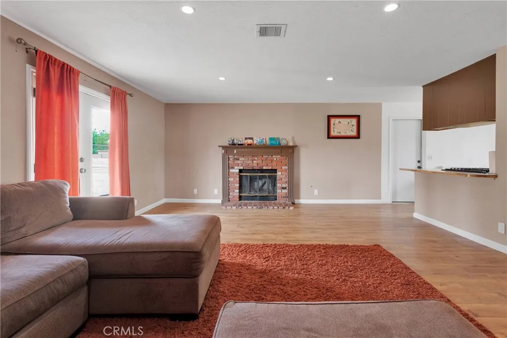 8960 Buckthorn Avenue, Hesperia, California 92345 home-pic-7