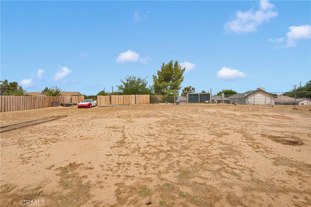 8960 Buckthorn Avenue, Hesperia, California 92345 home-pic-32