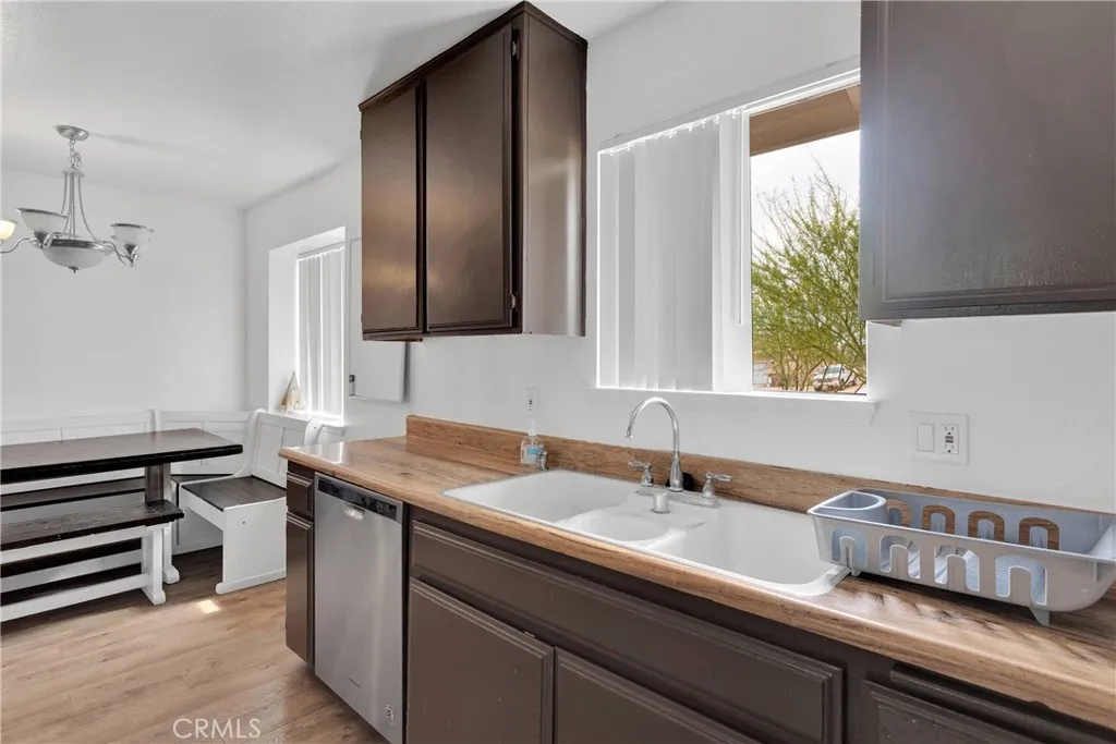 8960 Buckthorn Avenue, Hesperia, California 92345 home-pic-12