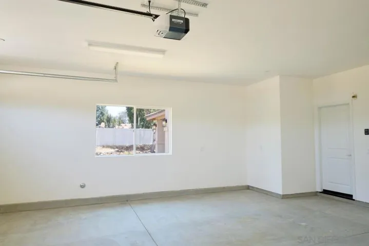 11989 Raceway Lane, Lakeside, California 92040