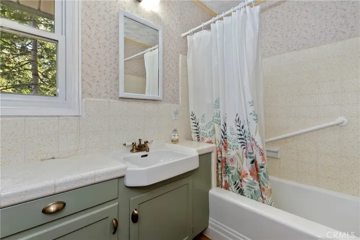 362 Ca-173, Lake Arrowhead, California 92352
