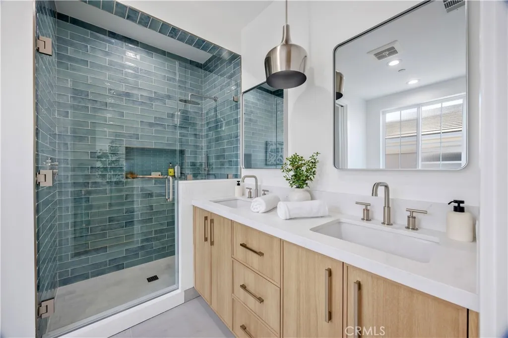 2420 Ives Lane B, Redondo Beach, California 90278 home-pic-19