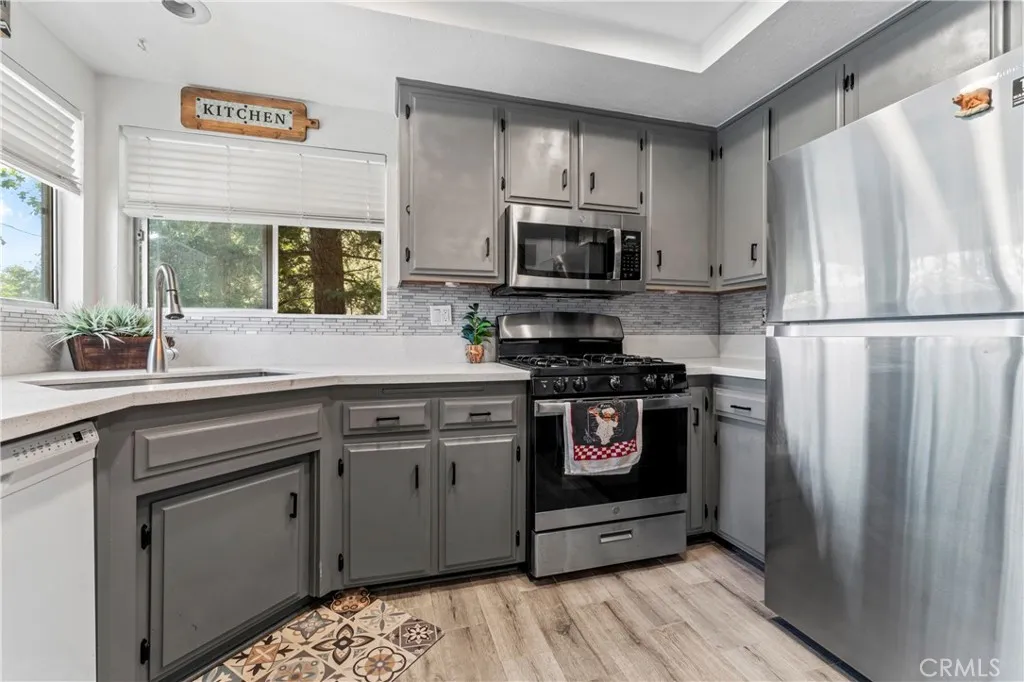 32538 Scandia Drive, Running Springs, California 92382 home-pic-2