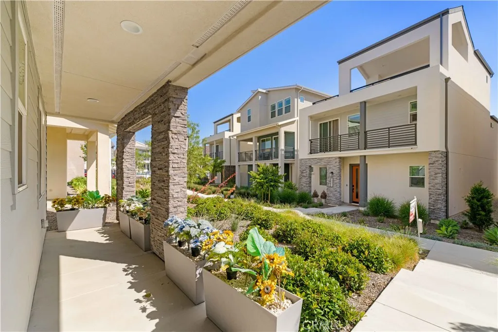 351 Baluster, Irvine, California 92618 home-pic-2