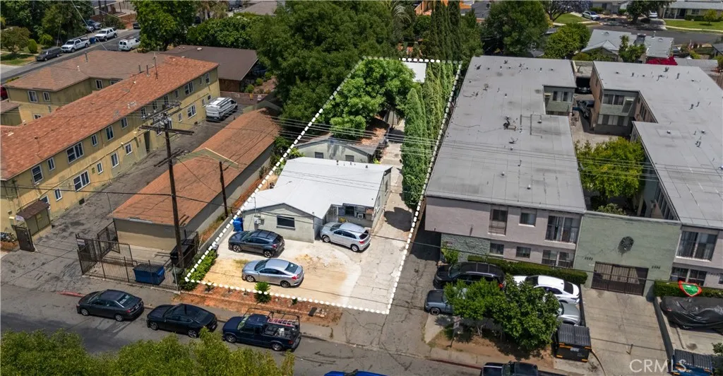 6240 Hazeltine Avenue, Van Nuys, California 91401 home-pic-0