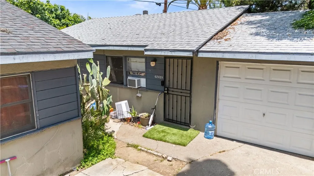 6240 Hazeltine Avenue, Van Nuys, California 91401 home-pic-4