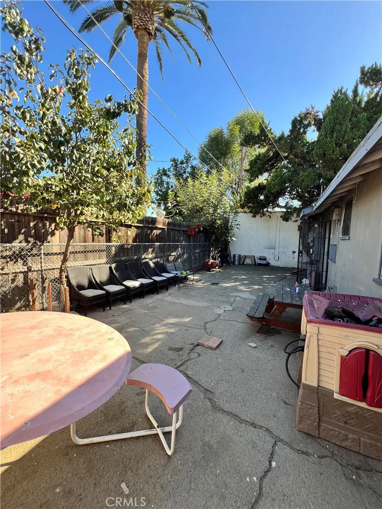 6240 Hazeltine Avenue, Van Nuys, California 91401 home-pic-10