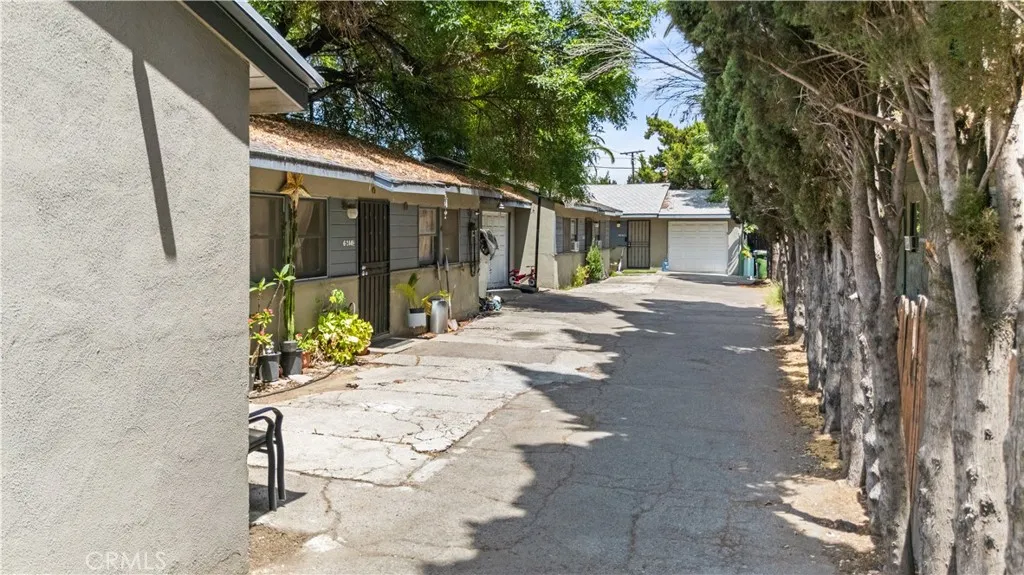 6240 Hazeltine Avenue, Van Nuys, California 91401 home-pic-2