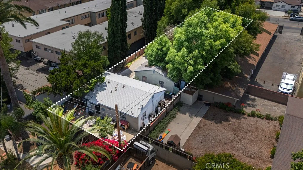 6240 Hazeltine Avenue, Van Nuys, California 91401 home-pic-11