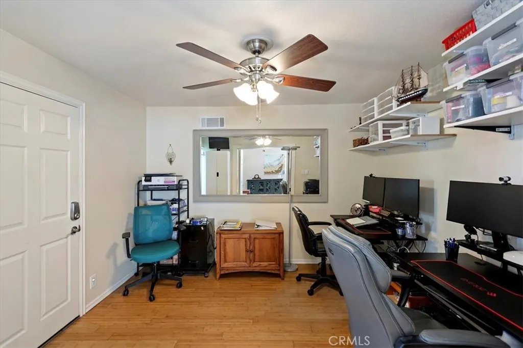 9430 True Avenue, Downey, California 90240 home-pic-16