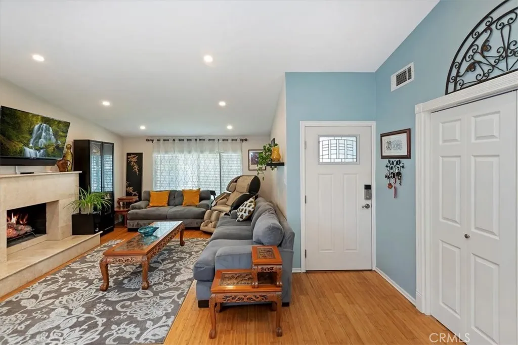 9430 True Avenue, Downey, California 90240 home-pic-3
