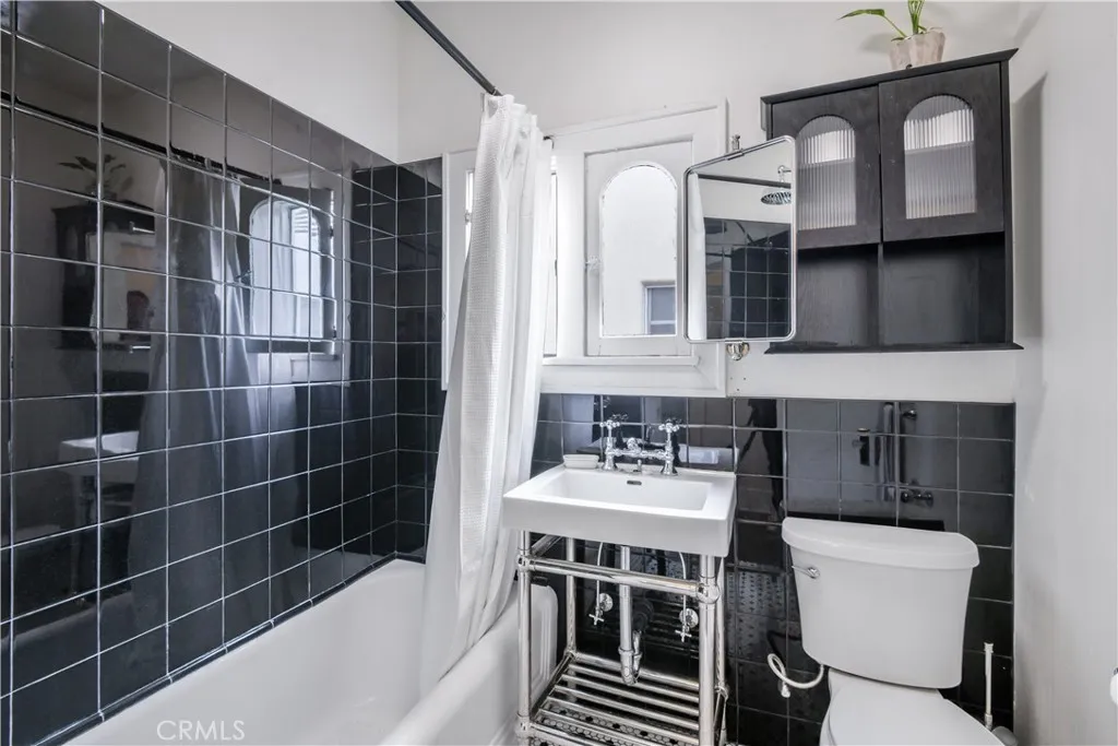 932 E 2nd Street 23, Long Beach, California 90802 home-pic-8