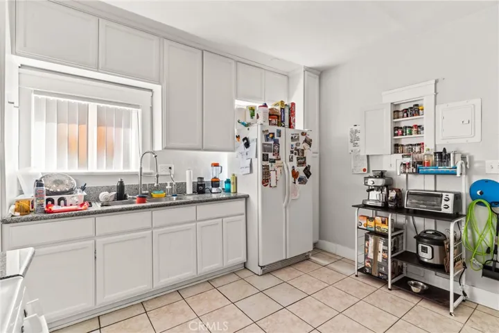 833 Cherry Avenue, Long Beach, California 90813