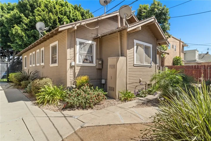 833 Cherry Avenue, Long Beach, California 90813