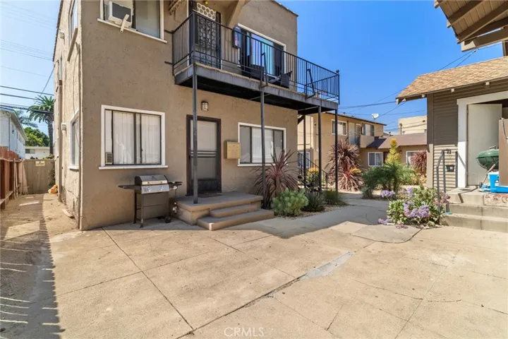 833 Cherry Avenue, Long Beach, California 90813