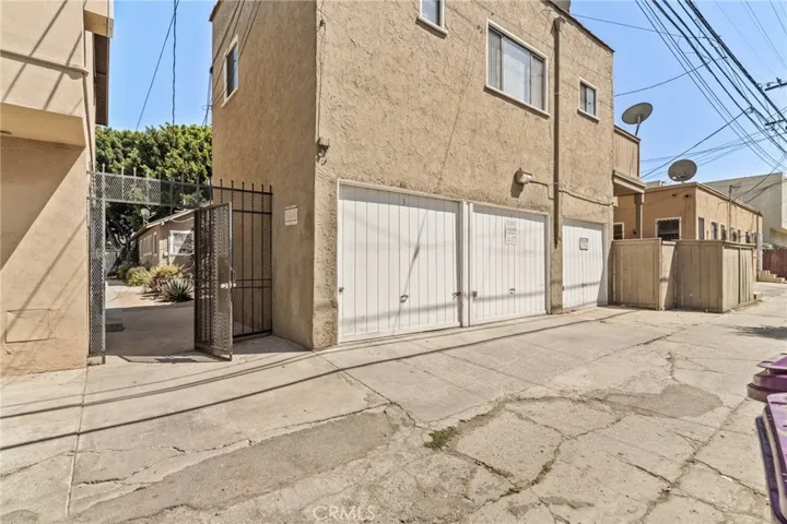 833 Cherry Avenue, Long Beach, California 90813