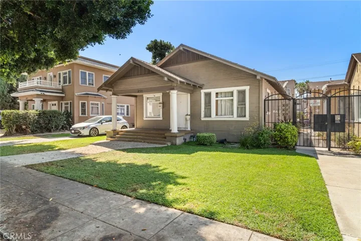 833 Cherry Avenue, Long Beach, California 90813