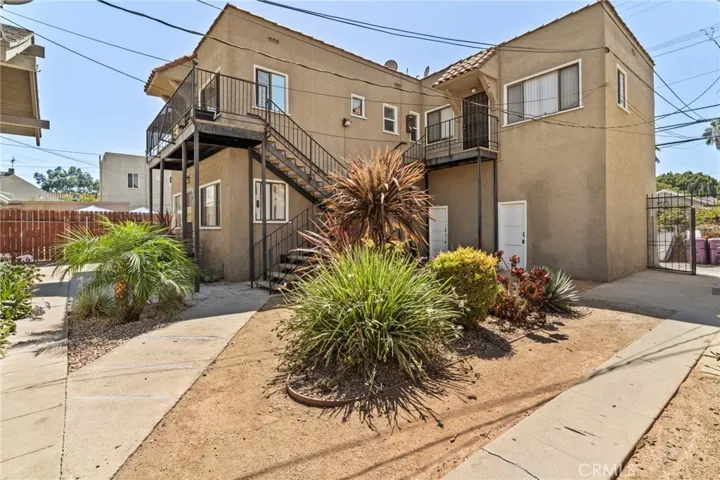 833 Cherry Avenue, Long Beach, California 90813