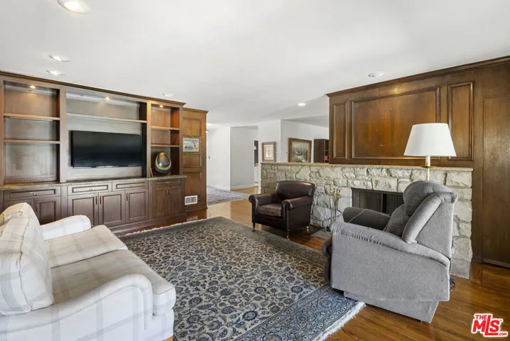 717 N Alta Drive, Beverly Hills, California 90210