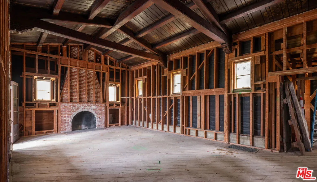 7464 Hillside Avenue, Los Angeles, California 90046 home-pic-7