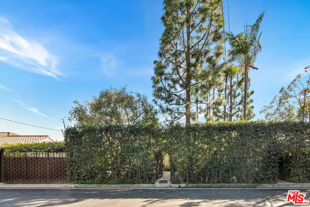 7464 Hillside Avenue, Los Angeles, California 90046 home-pic-1