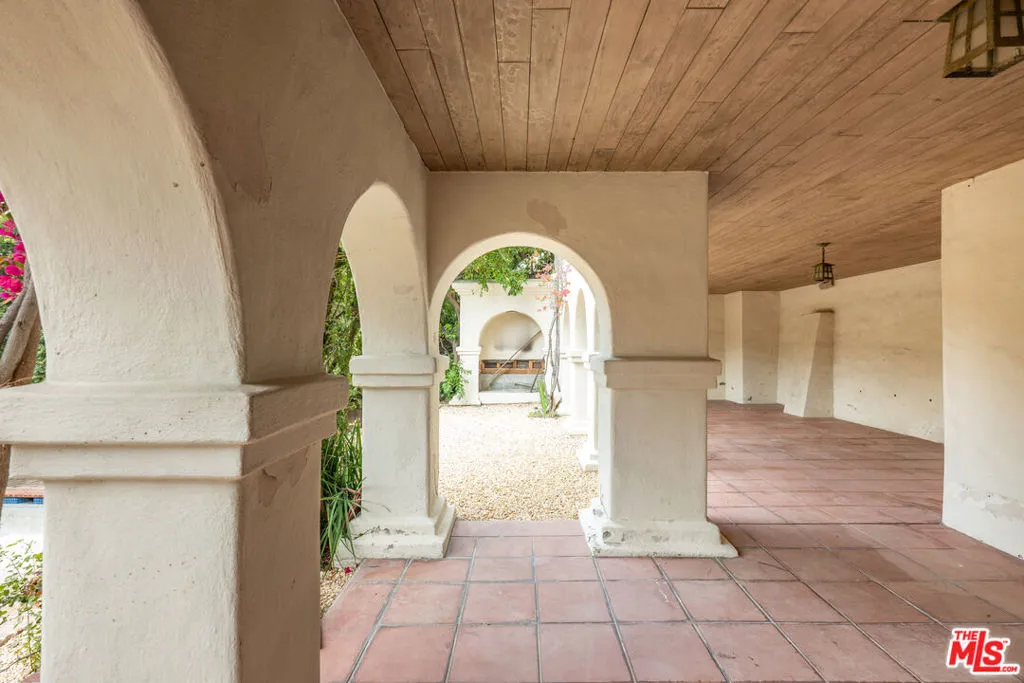 7464 Hillside Avenue, Los Angeles, California 90046 home-pic-14