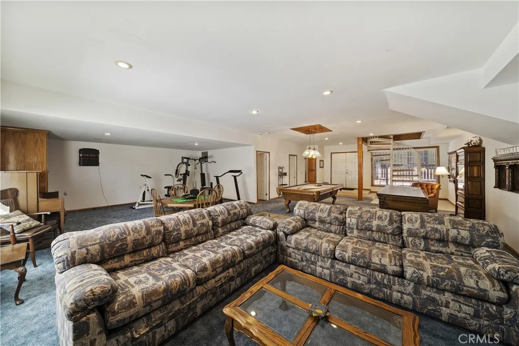 GAME ROOM TV AREA