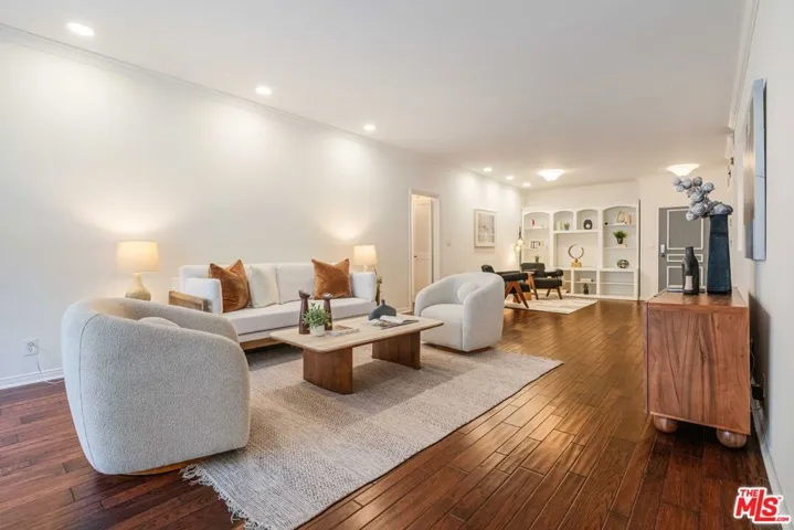 11737 Darlington Avenue 103, Los Angeles, California 90049