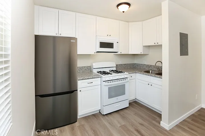 10709 Sherman Place 10711, Sun Valley, California 91352