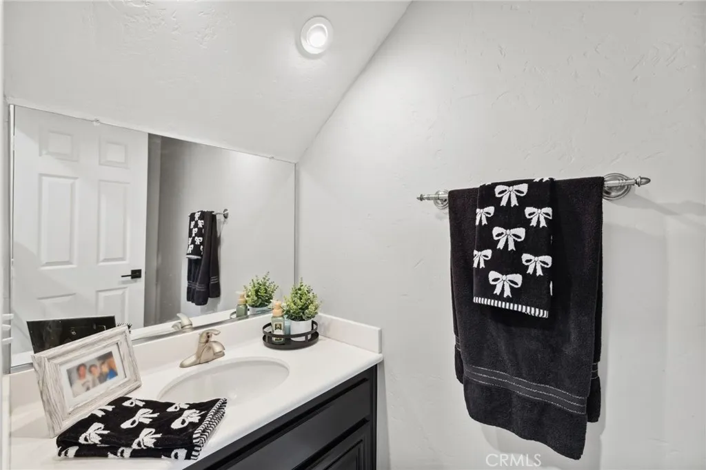 36472 County Line Road, Yucaipa, California 92399 home-pic-27