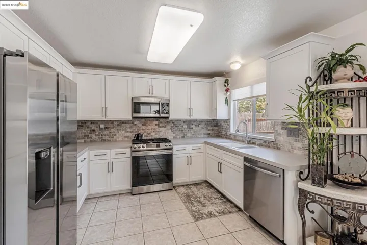8215 Red Elk Dr, Elk Grove, California 95758