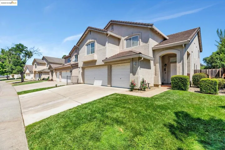 8215 Red Elk Dr, Elk Grove, California 95758