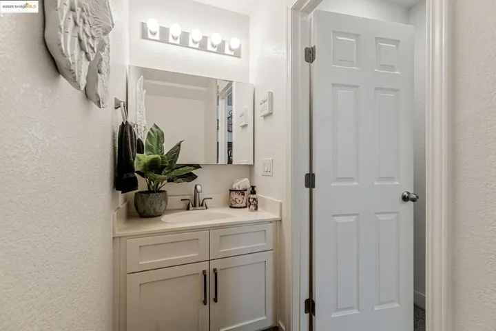 8215 Red Elk Dr, Elk Grove, California 95758