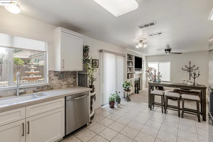 8215 Red Elk Dr, Elk Grove, California 95758