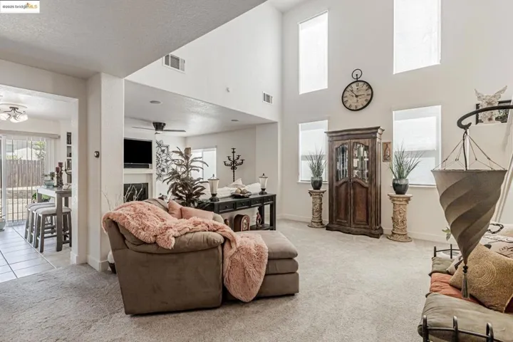 8215 Red Elk Dr, Elk Grove, California 95758