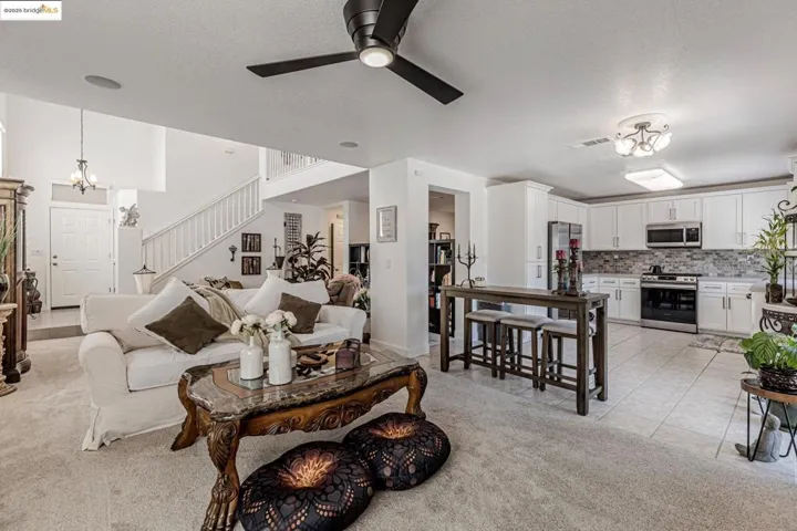 8215 Red Elk Dr, Elk Grove, California 95758