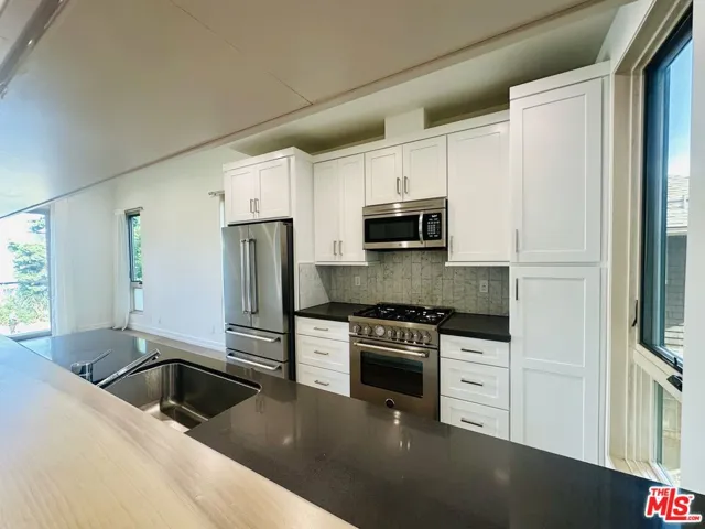 1041 N Spaulding Avenue 201, West Hollywood, California 90046