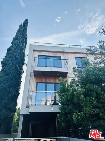 1041 N Spaulding Avenue 201, West Hollywood, California 90046