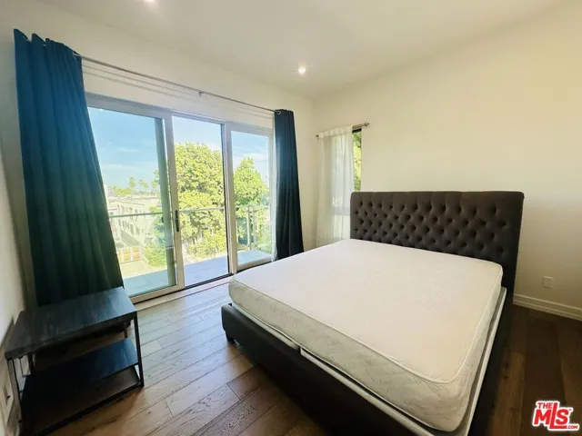 Primary bedroom w/ balcony ups
