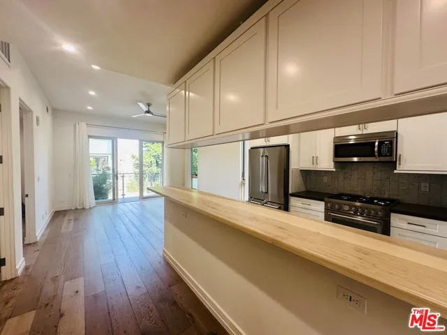 1041 N Spaulding Avenue 201, West Hollywood, California 90046