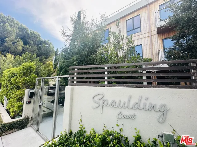 1041 N Spaulding Avenue 201, West Hollywood, California 90046