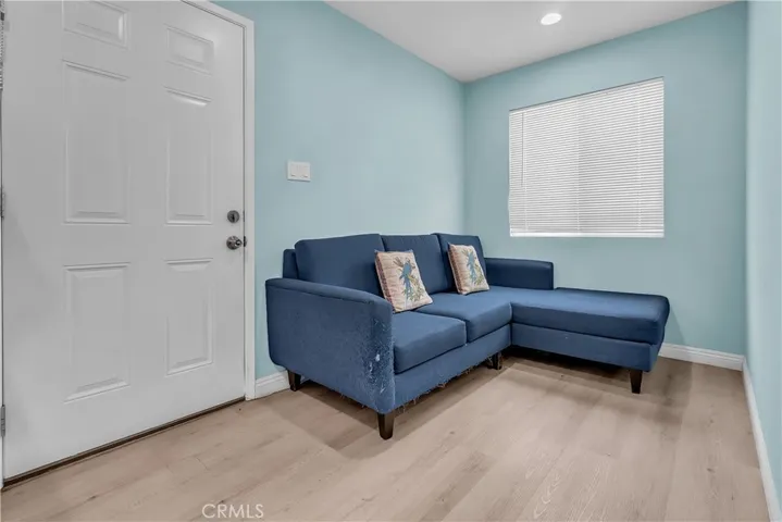 Living Area Back Unit
